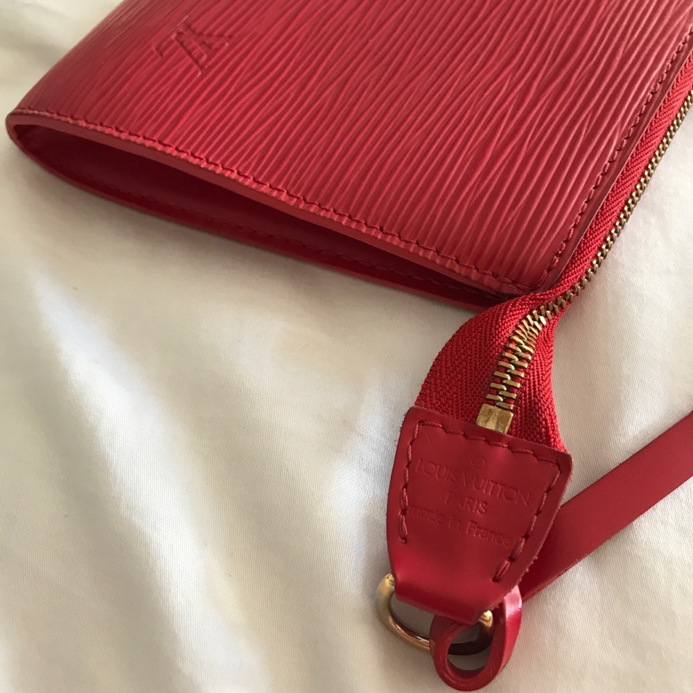 💯% Authentic Louis Vuitton Epi Leather Pochette - Picture 4 of 6